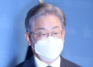 '대장동 늪'에 빠진 이재명, 추미애·김두관에 공동대응 'SOS'