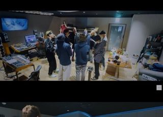 “꿈 이뤄졌다”…방탄소년단·콜드플레이 협업곡 ‘마이 유니버스’ 다큐 공개