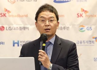 [창간17주년 2021 경제산업비전포럼] 홍경준 성대 교수 "국민소득보장제 도입해야"