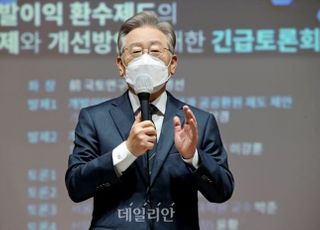 [데일리안 오늘뉴스 종합] '유동규 뇌물수수 의혹' 뇌관…민주당 당혹감 속 언급 피해, '화천대유' 김만배, 이재명 무죄 전후로 권순일 8차례 만났다