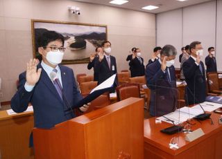 국정감사 선서하는 허태웅 농촌진흥청장