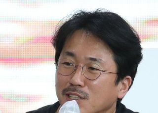 인사말하는 '지옥' 양익준