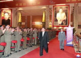 종전선언 '美 설득' 나선 靑…'핵 강국'이라는 北