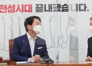 권은희 원내대표와 대화하는 안철수 대표