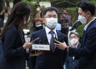 김만배, 영장심사 출석..."이재명과 특별한 관계없어"