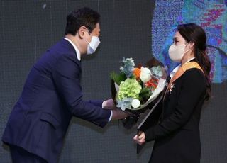 “울컥했어요” 김자인, 체육훈장 청룡장 영예…심석희 보류