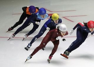 '휴~' 쇼트트랙, 심석희 파문 이어 이번엔 경기복 잡음