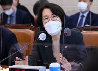 답변하는 임혜숙 과기정통부 장관