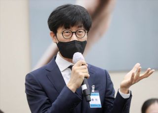 답변하는 이해진 네이버 글로벌투자책임자