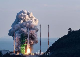 문대통령 "누리호, 목표 완벽히 이르지 못했지만 훌륭한 성과"