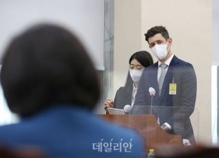 유효기간 지난 빵 재사용 맥도날드, 외국인 대표가 국회서 하는 말 