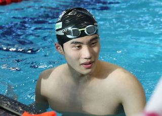황선우, 개인혼영 100ｍ 동메달…국제대회 첫 메달 획득