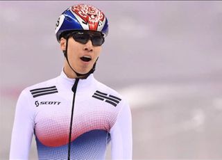 쇼트트랙 황대헌, 남자 1000m 금메달…최민정 부상