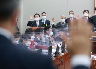 국회 운영위 국정감사 출석한 청와대 참모들