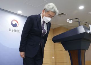 인사하는 고승범 금융위원장