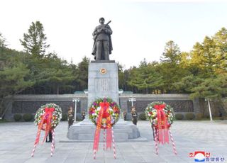 김정은 "北中 혈연유대 굳건"…美 국방부 "中, 北비핵화 역할해야"