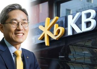 윤종규 KB금융 회장, 실적·혁신 '두 토끼' 잡았다