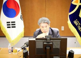 윤종원 기업은행장 OECD 금융포럼 참석…"中企 녹색 전환 지원"