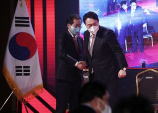 윤석열 축하하는 홍준표