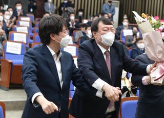 김재원 "2030 탈당자 40명이 전부"…이준석 "주말 수도권에서만 1800명 탈당, 심기 경호하냐"