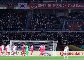 '마음 속으로 대~한민국!' 3만 관중 응원…벤투호 승리로 화답