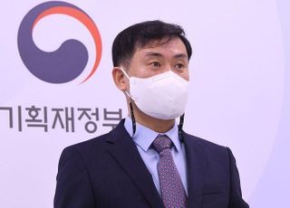 백화점 매출 꿈틀…정부 “내수경제 개선 가능성”