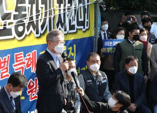 대우조선소 찾은 이재명 "문제는 불신…구조조정 우려 막아야"