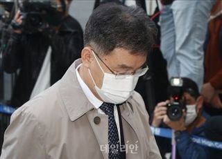 검찰 '대장동 의혹' 김만배 휴일도 조사…'50억 클럽' 수사 속도