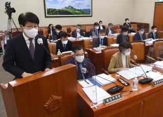 고용노동부 2022년도 예산안 제안설명하는 안경덕 장관