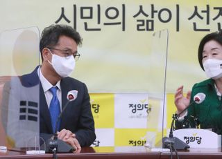 이철희 정무수석과 대화하는 심상정 후보