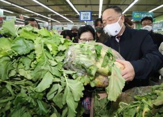 농협 하나로마트 방문한 홍남기 경제부총리