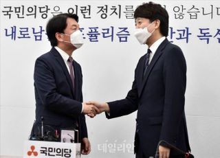 안철수 "李·尹 당선되면 내전"...이준석 "슈퍼챗이나 받으라"