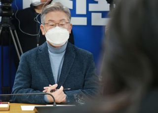 '정치개혁 의원모임’ 의견 듣는 이재명 후보