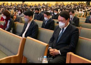 윤석열, 사랑의교회서 예배…기독교 표심 잡기