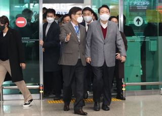 청주국제공항 방문한 윤석열