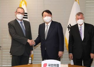 윤석열, 주한영국대사, 주북 영국대사 접견