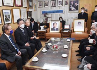 이재명, 김대중도서관 방문 및 당 원로들과의 간담회