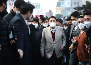 윤석열, 대학로 거리인사