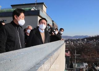 [데일리안 오늘뉴스 종합] 재건축 현장 찾은 윤석열, 이재명표 '양도세 중과 유예', QR코드 '먹통', '3차접종' 사전예약 첫날, 대우조선 어쩌나 등