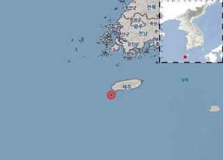 [속보] 기상청 "진원 깊이 17㎞…제주도민 큰 진동, 피해 확인 중"