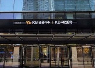 KB·신한 금융, 인사 태풍 불까...계열사 CEO 교체 ‘촉각’