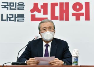 김종인, '코로나 폭증'에 추경·자영업자 긴급 보상 촉구