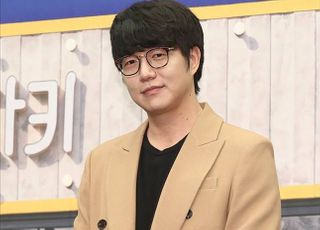 성시경, 층간소음 논란에 “피해 이웃에 죄송…주의 기울일 것”