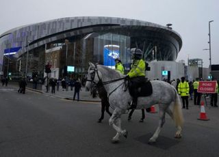 ‘결국 돈’ EPL 사무국, 위험의 크기 알면서도 강행