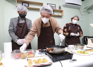 윤석열, 고아권익연대 음식 나눔 봉사활동