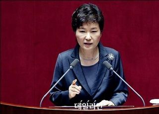 [데일리안 오늘뉴스 종합] 국민의힘, 박근혜 사면 소식에 '복잡미묘' 표정, 문대통령 "통합 절실…朴 사면 반대하는 분들의 해량 부탁", 김종인 "朴 사면, 대선에 영향 안 미칠 것…복당 안 할 듯" 등