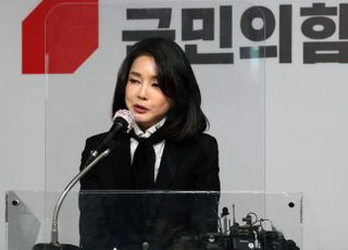 김건희 '경력 부풀리기' 직접 사과…尹 지지율 상승세로 이끌까