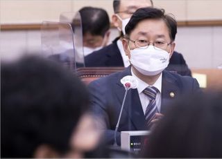 박범계 "박근혜 사면 문 대통령 뜻…공수처 저도 실망"