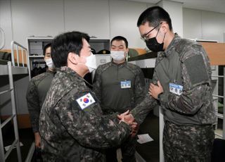 육군 1사단 신병교육대 방문한 안철수