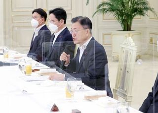 [특징주] 현대차, 삼성전자와 반도체 협력 가능성에 '강세'